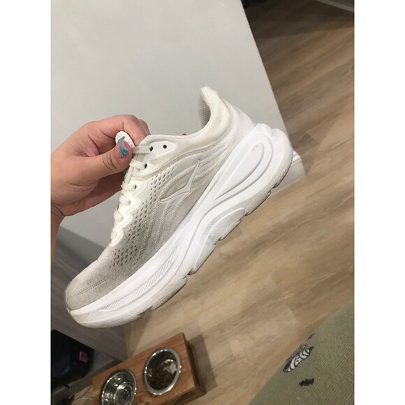 Hoka white bondi 9 sneakers *read description * - Picture 9 of 10